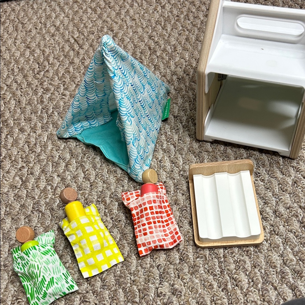 Lovevery Colorful Wooden Dollhouse Set with Bedding - Picture 3 of 4